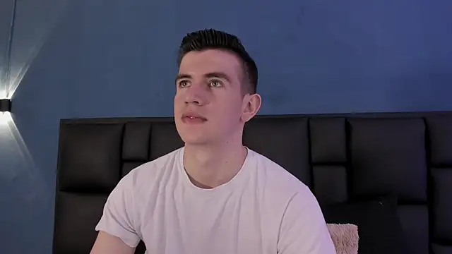 Snapshot of MikaelSlow chatting on September 11, 2025, 3:28 am MikaelSlow online show from September 11, 2025, 3:28 am