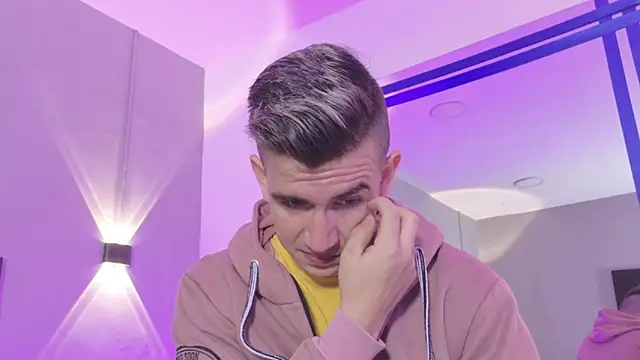 MikaelSlow online show from April 9, 2026, 3:52 am