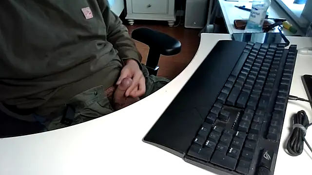 big-pig online show from November 9, 2025, 5:44 am