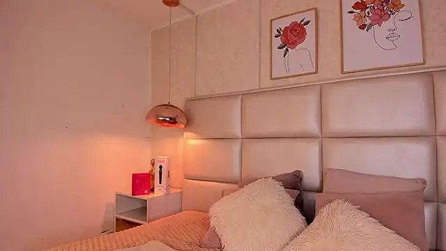 Snapshot of Aily_Yozuko chatting on September 24, 2025, 2:40 am Aily Yozuko online show from September 24, 2025, 2:40 am