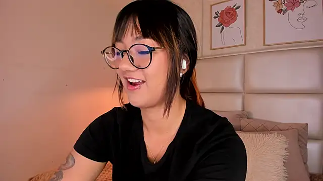 Snapshot of Aily_Yozuko chatting on December 5, 2025, 2:32 am Aily Yozuko online show from December 5, 2025, 2:32 am