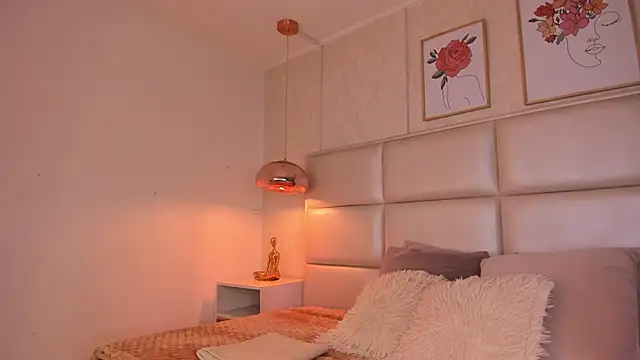 Snapshot of Aily_Yozuko chatting on October 27, 2025, 2:45 am Aily Yozuko online show from October 27, 2025, 2:45 am