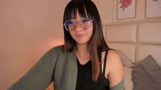 Snapshot of Aily_Yozuko chatting on August 4, 2026, 2:16 am Aily Yozuko online show from August 4, 2026, 2:16 am