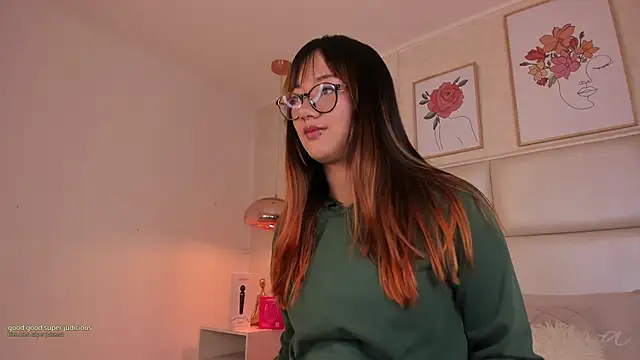 Snapshot of Aily_Yozuko chatting on October 17, 2025, 2:48 am Aily Yozuko online show from October 17, 2025, 2:48 am