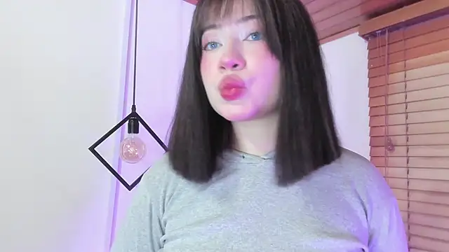 GENNESIS LOVE online show from November 26, 2025, 5:40 am