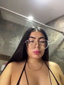 Snapshot of Mia_222 chatting on May 1, 2026, 11:26 am Mia 222 online show from May 1, 2026, 11:26 am