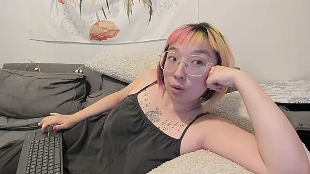 luxgray online show from December 5, 2024, 9:55 pm