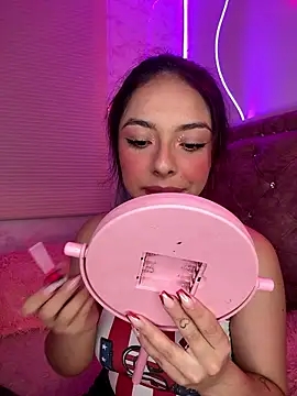 Snapshot of YovngBaby chatting on January 8, 2026, 4:40 am YovngBaby online show from January 8, 2026, 4:40 am