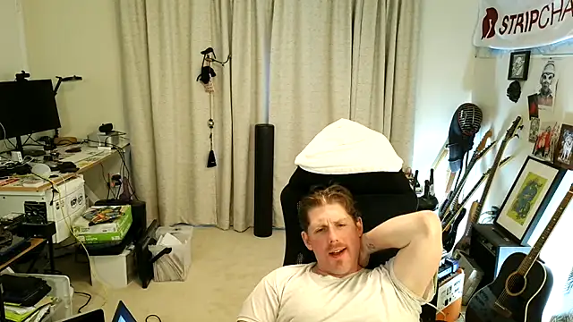 Snapshot of Rock_Pierce chatting on May 24, 2026, 5:35 pm Rock Pierce online show from May 24, 2026, 5:35 pm