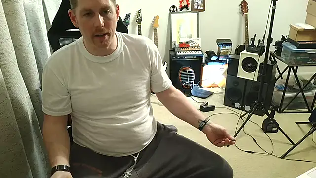 Snapshot of Rock_Pierce chatting on November 3, 2025, 11:19 pm Rock Pierce online show from November 3, 2025, 11:19 pm