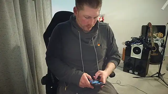 Snapshot of Rock_Pierce chatting on January 11, 2026, 10:49 pm Rock Pierce online show from January 11, 2026, 10:49 pm