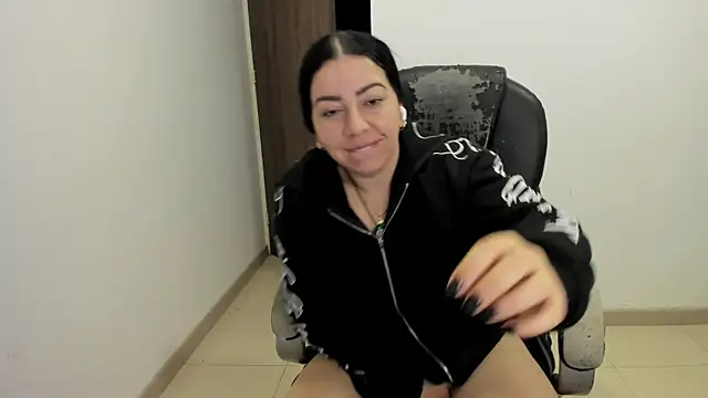Snapshot of Im_coco chatting on May 2, 2026, 11:32 pm Im coco online show from May 2, 2026, 11:32 pm
