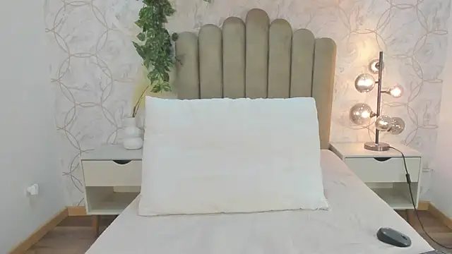 Roma  love online show from November 14, 2025, 1:37 pm