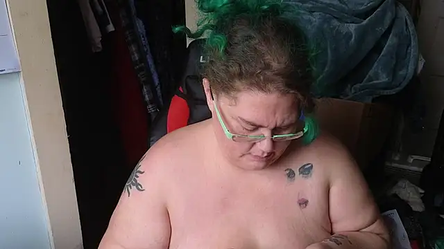 Snapshot of EmberCum chatting on January 10, 2026, 4:24 pm EmberCum online show from January 10, 2026, 4:24 pm