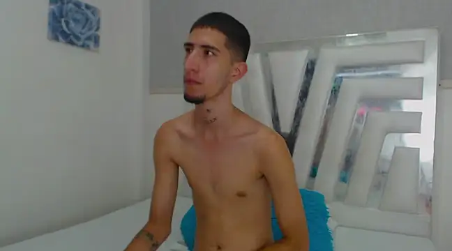 Snapshot of Nickk_parkerr chatting on December 7, 2024, 8:33 pm Nickk parkerr online show from December 7, 2024, 8:33 pm