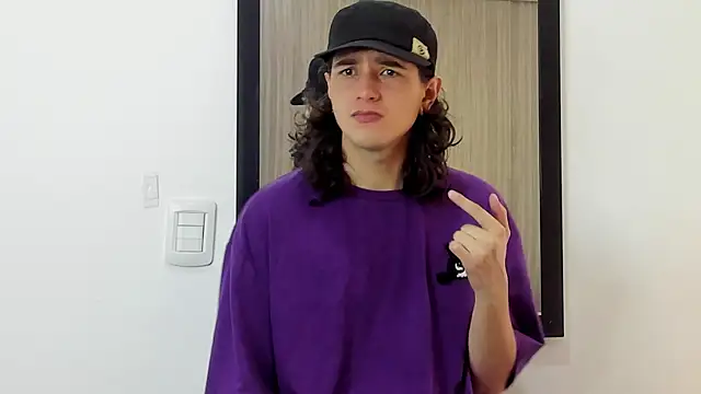 Snapshot of alex_connorr chatting on February 1, 2025, 2:56 pm alex connorr online show from February 1, 2025, 2:56 pm