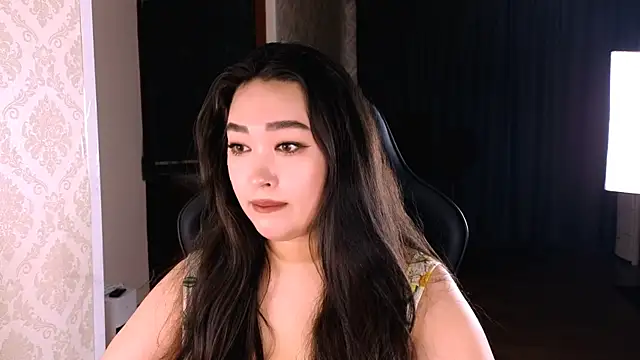 Erica Wayne online show from November 4, 2025, 9:35 am