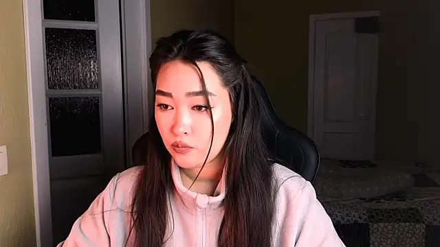 Erica Wayne online show from January 12, 2025, 1:27 pm