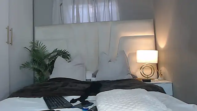 Snapshot of naughtyblackdolie chatting on March 17, 2026, 5:32 am naughtyblackdolie online show from March 17, 2026, 5:32 am