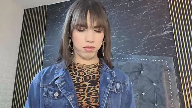 Snapshot of diosagolden chatting on December 3, 2025, 8:52 pm diosagolden online show from December 3, 2025, 8:52 pm