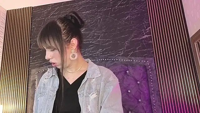 Snapshot of diosagolden chatting on November 3, 2025, 8:34 pm diosagolden online show from November 3, 2025, 8:34 pm