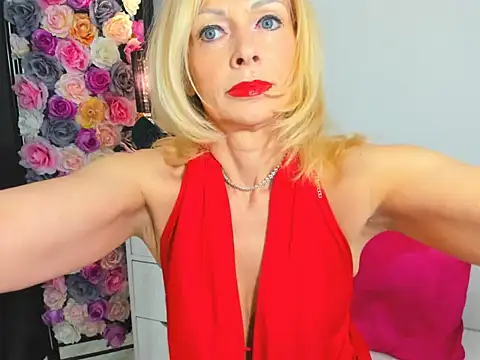 Snapshot of CrystalHotty chatting on March 12, 2026, 4:22 pm CrystalHotty online show from March 12, 2026, 4:22 pm