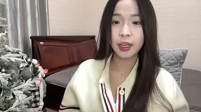 Snapshot of Henna192 chatting on January 17, 2025, 8:11 pm Henna192 online show from January 17, 2025, 8:11 pm