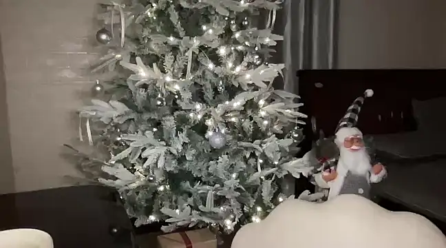 Snapshot of Henna192 chatting on December 6, 2024, 7:39 pm Henna192 online show from December 6, 2024, 7:39 pm