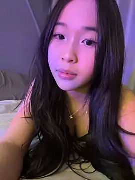 Snapshot of Henna192 chatting on March 12, 2025, 6:11 pm Henna192 online show from March 12, 2025, 6:11 pm