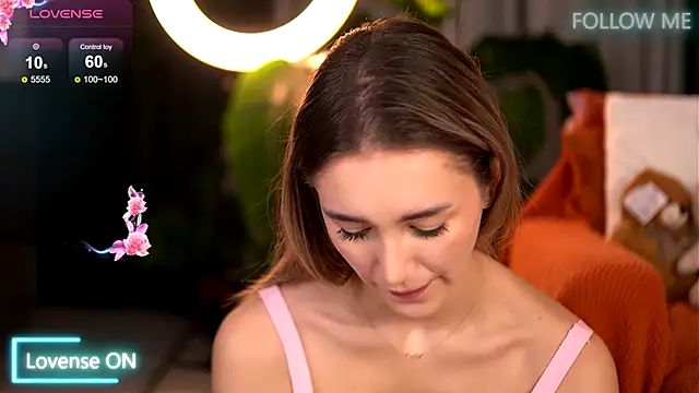 EmilyRaymont online show from November 9, 2025, 4:05 am