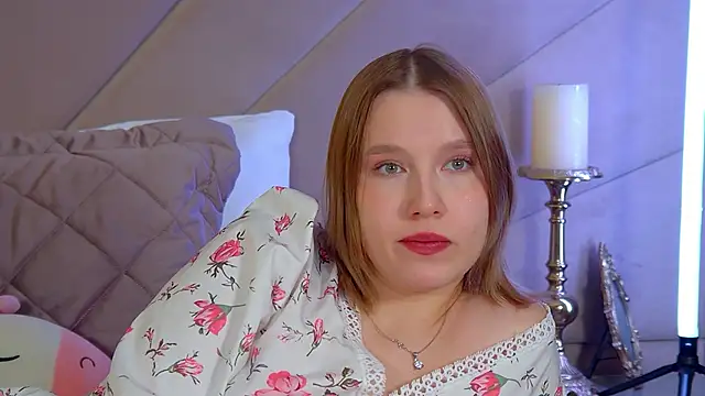 LiliLinn online show from December 16, 2025, 6:39 am