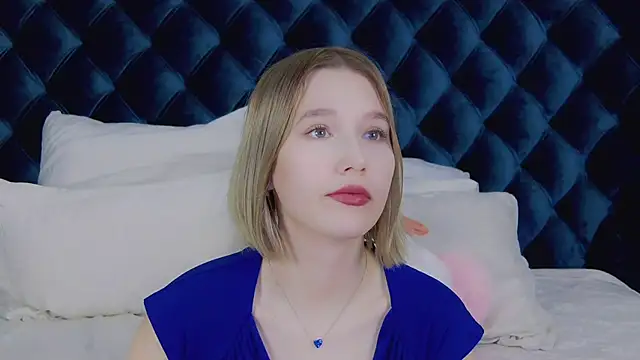 LiliLinn online show from March 14, 2025, 8:10 am