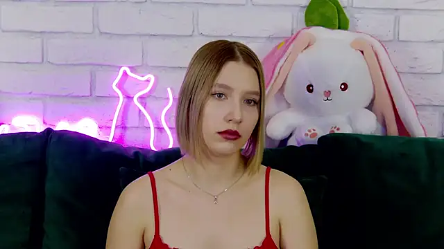 LiliLinn online show from March 10, 2025, 8:06 am