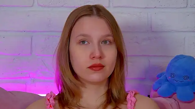 LiliLinn online show from May 16, 2026, 4:22 am