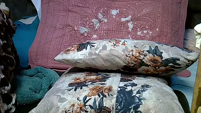 juicy candy1999 online show from April 16, 2026, 2:12 am