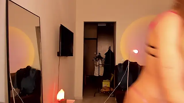 elliemintlover online show from September 30, 2025, 8:37 pm