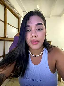 Snapshot of ElaEndez_ chatting on October 26, 2025, 10:32 pm ElaEndez online show from October 26, 2025, 10:32 pm