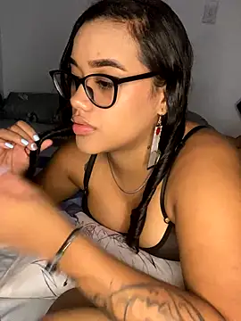 Snapshot of ElaEndez_ chatting on October 9, 2025, 1:17 am ElaEndez online show from October 9, 2025, 1:17 am