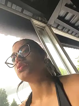 Snapshot of ElaEndez_ chatting on October 3, 2025, 8:32 pm ElaEndez online show from October 3, 2025, 8:32 pm