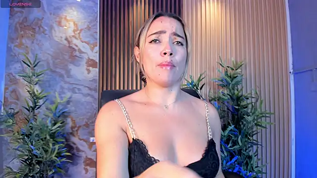 Alessia Taylorr online show from September 30, 2025, 12:33 pm