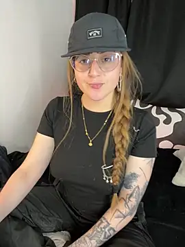 tekila   online show from October 17, 2025, 10:22 pm