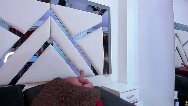 katherineFostel online show from April 6, 2026, 4:52 pm