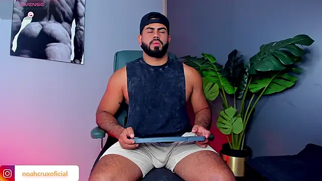 Snapshot of noah_crux chatting on February 16, 2026, 7:56 pm noah crux online show from February 16, 2026, 7:56 pm