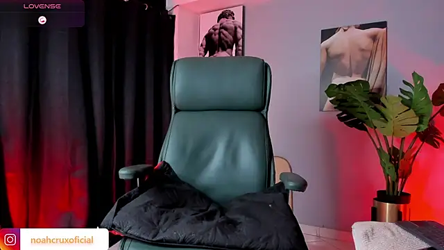 Snapshot of noah_crux chatting on January 6, 2026, 8:24 pm noah crux online show from January 6, 2026, 8:24 pm