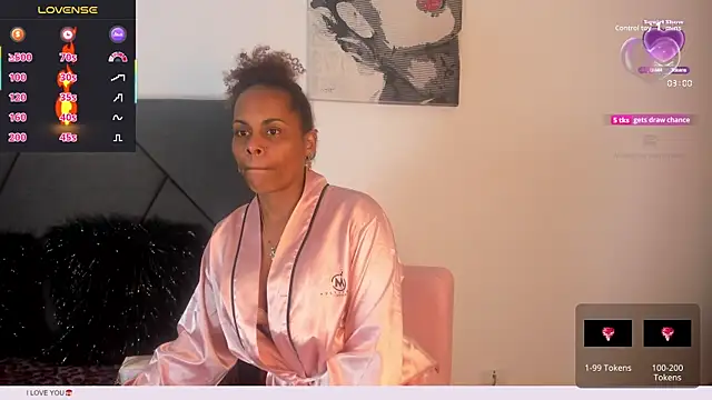 Snapshot of Camille_rose_ chatting on October 3, 2025, 4:19 pm Camille rose online show from October 3, 2025, 4:19 pm