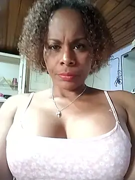 Snapshot of Camille_rose_ chatting on November 4, 2025, 5:06 pm Camille rose online show from November 4, 2025, 5:06 pm