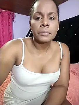 Snapshot of Camille_rose_ chatting on February 26, 2025, 11:41 pm Camille rose online show from February 26, 2025, 11:41 pm