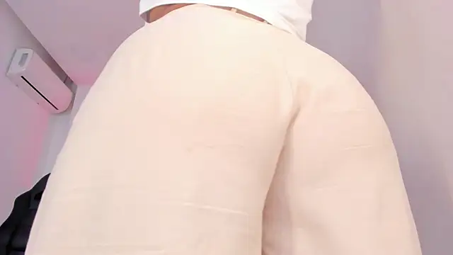 Snapshot of ellamontoya chatting on January 7, 2026, 12:21 pm ellamontoya online show from January 7, 2026, 12:21 pm