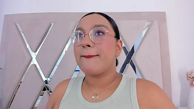 Snapshot of ellamontoya chatting on February 9, 2026, 11:52 am ellamontoya online show from February 9, 2026, 11:52 am