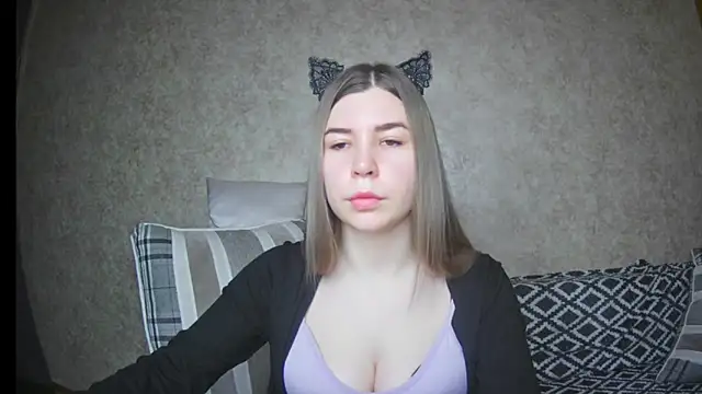 Snapshot of ElllaNuar chatting on February 3, 2025, 1:19 am ElllaNuar online show from February 3, 2025, 1:19 am